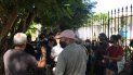 Personas que se manifestaban en la entrada al Ministerio de Cultura en la tarde del viernes 27 de noviembre, para pedir una reunión con el ministro sobre los sucesos del Movimiento San Isidro. Personas que se manifestaban en la entrada al Ministerio de Cultura en la tarde del viernes 27 de noviembre, para pedir una reunión con el ministro sobre los sucesos del Movimiento San Isidro.