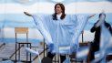 La candidata a la vicepresidencia Cristina Fernández de Kirchner saluda a su llegada a un acto de cierre de campaña con el candidato Alberto Fernandez en Mar Del Plata, Argentina, el jueves 24 de octubre de 2019. La candidata a la vicepresidencia Cristina Fernández de Kirchner saluda a su llegada a un acto de cierre de campaña con el candidato Alberto Fernandez en Mar Del Plata, Argentina, el jueves 24 de octubre de 2019.