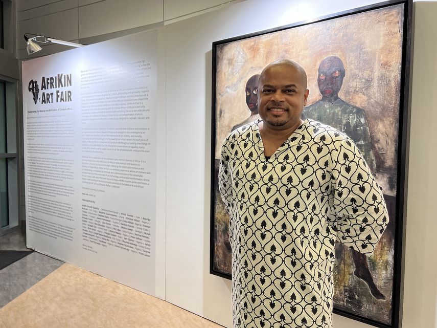Keon Hardemon, comisionado por el distrito 3 de la Comisión de Miami, en AfriKin Art Fair.