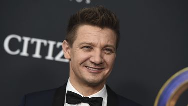 El actor Jeremy Renner llega al estreno de Avengers: Endgame en el Centro de Convenciones de Los Ángeles el lunes 22 de abril de 2019.