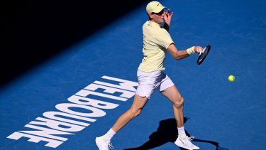 El italiano Jannik Sinner durante una práctica antes del Abierto de Australia, el 7 de enero de 2025.