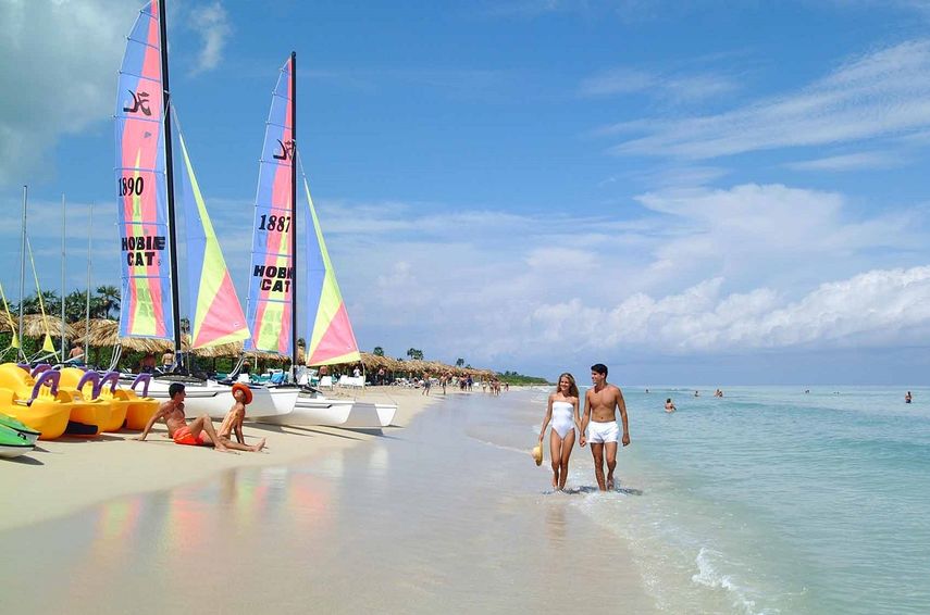 En Cuba, donde el Estado concentra la mayor parte de la propiedad, la explotación hotelera depende también de las autoridades o de empresas mixtas con multinacionales turísticas.