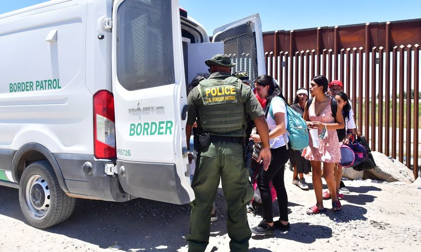 Las imagenes revelan que los migrantes indocumentados están entrando sin problemas a Estados Unidos debido a la flexibilización a las políticas migratorias de la administración de Joe Biden.