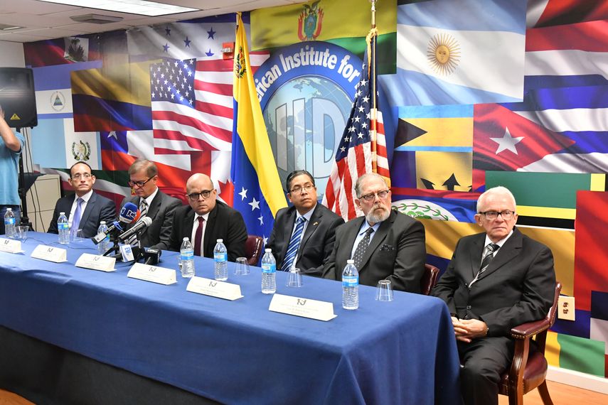 De izquierda a derecha, Gabriel Calleja, Pedro Troconis, Antonio Marval Jiménez, Domingo Salgado, Alvaro Marin Riverón y Luis Ramos Reyes en la audiencia celebrada en Miami. 