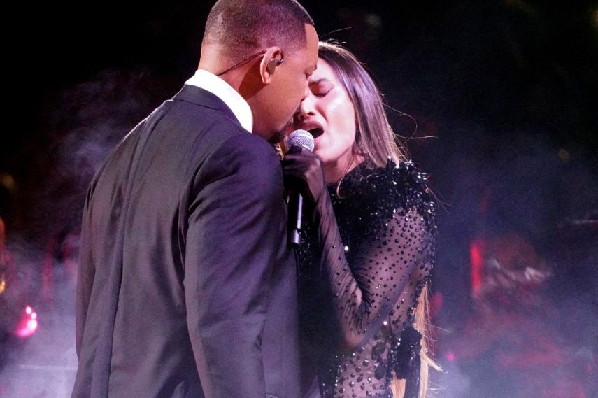 Will Smith e India Martínez se presentan en el escenario durante la 37.ª edición de Premio Lo Nuestro de Univision en el Kaseya Center el 20 de febrero de 2025 en Miami, Florida.&nbsp;