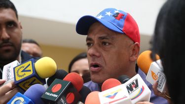 El jefe de campaña del chavismo, Jorge Rodríguez, explicó que en la Ley de Procesos Electorales se establece que no se puede hacer propaganda para impedir el voto.