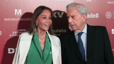 El escritor Mario Vargas Llosa y la socialité Isabel Preysler.