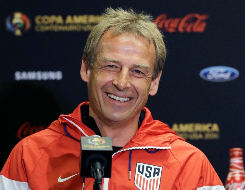 El alemán Jurgen Klinsmann, extécnico de la selección estadounidense, sonríe en una conferencia de prensa durante la Copa América Centenario, el 20 de junio de 2016, en Houston.