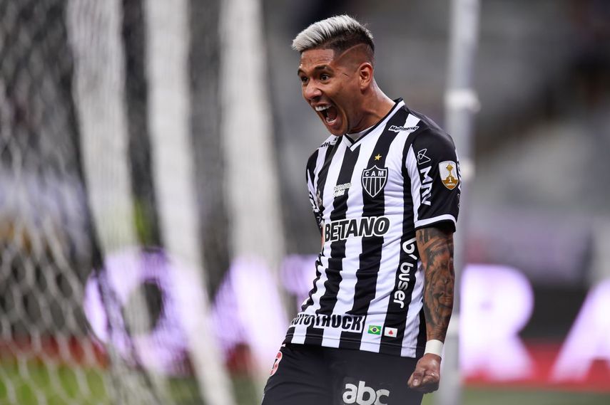 Matias Zaracho, de Atletico Mineiro de Brasil, festeja su gol contra River Plate de Argentina en partido por la Copa Libertadores en Belo Horizonte, Brazil, 18 de agosto de 2021.
