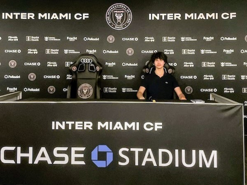 Iván Reyna es un apasionado del fútbol. Iván Reyna es un apasionado del fútbol.