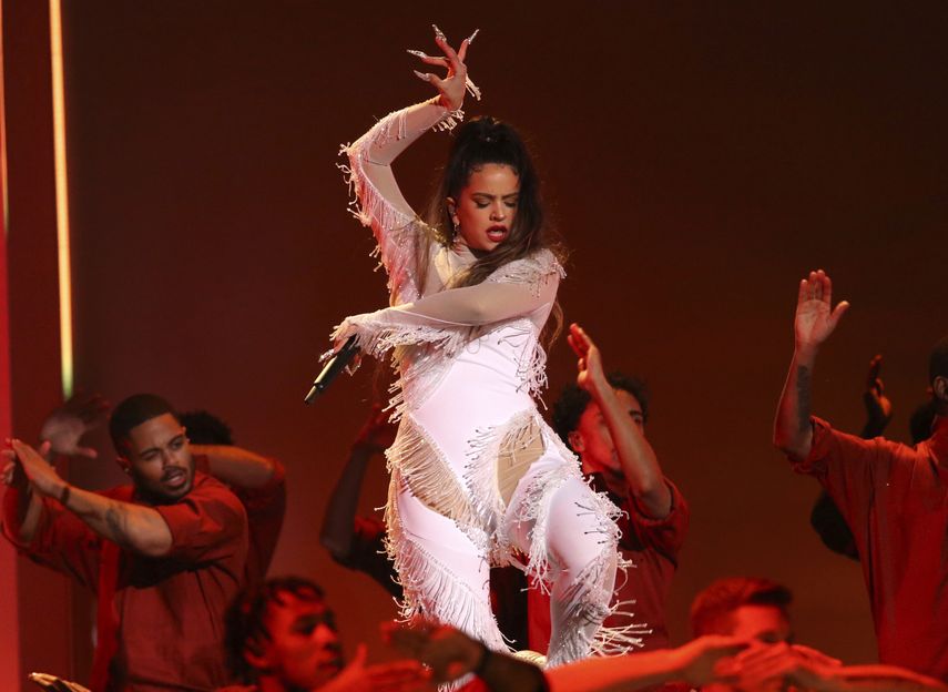 Rosalía actúa en la 62 entrega anual de los premios Grammy el 26 de enero de 2020 en Los Angeles. El lunes, la cantante española anunció su Motomami World Tour, una gira mundial con 46 conciertos en 15 países que comienza el 6 de julio en Almería, España.