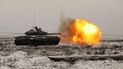 Un tanque ruso T-72B3 dispara mientras las tropas participan en simulacros en el campo de tiro de Kadamovskiy en la región de Rostov, en el sur de Rusia, el 12 de enero de 2022. 
