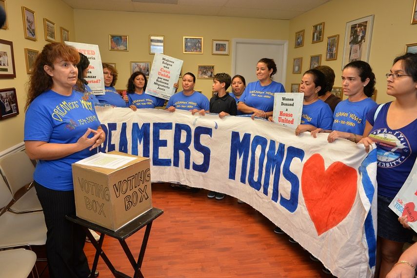 Madres de los dreamers, estudiantes indocumentados, en manifestación a favor de sus hijos (Álvaro Mata)