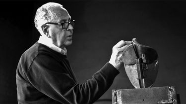 Nacido en Las Palmas de Gran Canaria en 1925, Martín Chirino es uno de los escultores más importantes de las últimas décadas.