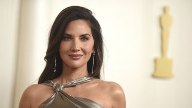 La actriz Olivia Munn llega a los Óscar el domingo 10 de marzo de 2024 en el Dolby Theatre de Los Ángeles.&nbsp;