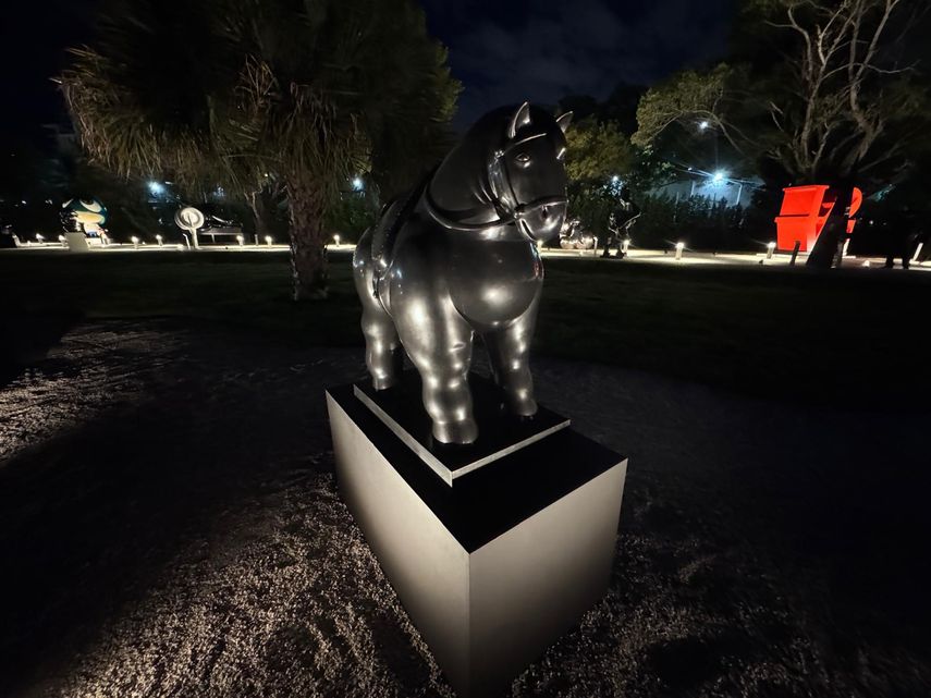 El Caballo”, Fernando Botero. Escultura en bronce de pequeño formato.