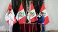 La presidenta Dina Boluarte juramentó a su recién nombrado ministro del Interior, Walter Ortiz, durante una ceremonia en el Palacio de Gobierno de Lima el 1 de abril de 2024.