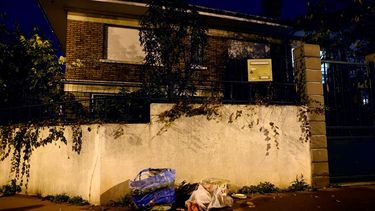  Fotografía de una pila de basura donde fue encontrado un cinturón de explosivos sin detonador, en Montrouge, cerca de París. (EFE)   