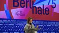 La directora de la Berlinale, Tricia Tuttle, se dirige a los medios en una conferencia de prensa sobre la edición 2025 del Festival de Cine de Berlín.&nbsp;