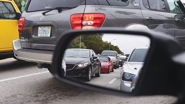 El embotellamiento en las horas pico aumenta los tiempos de viajes