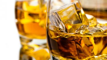 Los trastornos derivados del consumo de alcohol acortan la esperanza de vida en más de 20 años, y la demencia es una de las principales causas de muerte para estas personas.