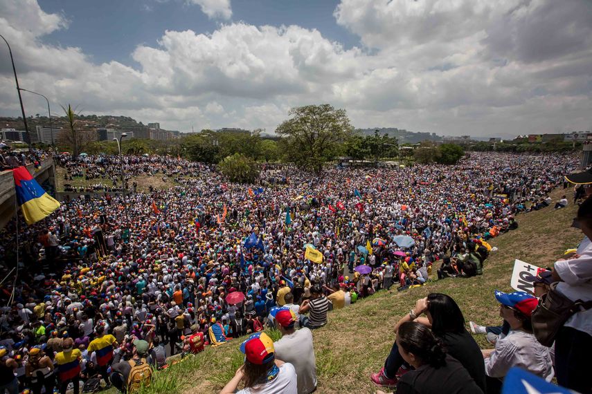 La manifestación se concentró en la autopista Francisco Fajardo al este de Caracas e intentó llegar a la Defensoría del Pueblo