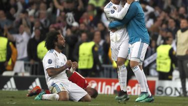 Los jugadores del del&nbsp;Real&nbsp;Madrid&nbsp;(i-d) Marcelo, Cristiano Ronaldo y Benzemá celebran la clasificación para la final.