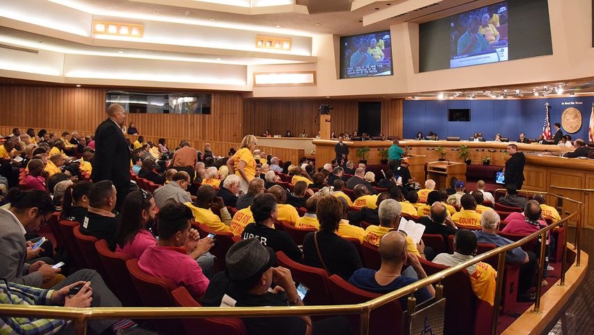 Vista parcial del pleno de la Comisión de Miami-Dade.