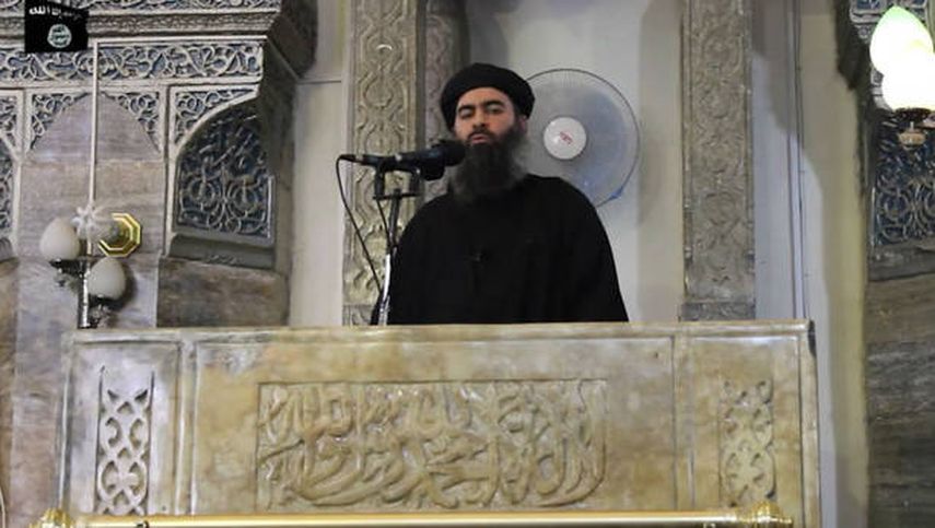 El líder del grupo terrorista Estado Islámico (EI), Abu Bakr al Bagdadi, en un video donde lanza una amenaza contra Israel. (Imagen tomada de un video de youtube)