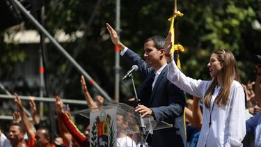 El presidente encargado de Venezuela, Juan Guaidó, y su esposa, Fabiana Rosales.
