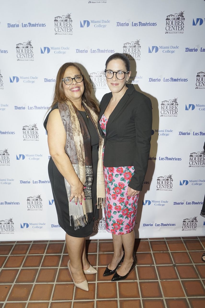 Iliana Lavastida y Leah Soibel, fundadora y presidenta de Fuente Latina.