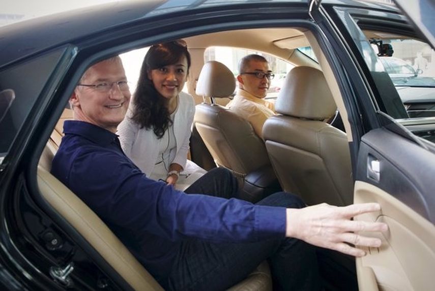 Cook junto a  la presidenta de la firma emergente  Didi Chuxing (considerada el Uber chino) (TWITTER: @tim_cook)