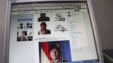 Fotografía de la pantalla de una computadora donde se observa la cuenta del Senado boliviano en la red social Twitter, luego de un ataque informático de este martes 8 de mayo de 2018.