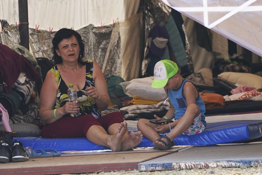 Refugiados ucranianos descansan en un campo en Utopia Park, Iztapalapa, Ciudad de México, el lunes 2 de mayo de 2022.&nbsp;