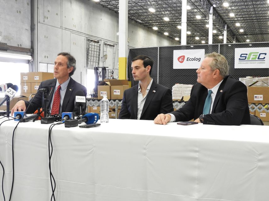 Sean Callahan, vicepresidente ejecutivo de Catholic Relief Services,  Jeremy Lewin, subsecretario de Estado interino de Asistencia Exterior, Asuntos Humanitarios y Libertad Religiosa y Mike Hammer, encargado de Negocios de la Embajada de Estados Unidos en Cuba. 