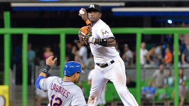 Hechavarria sufre de una tensión en su tendón de la corva. (REUTERS)