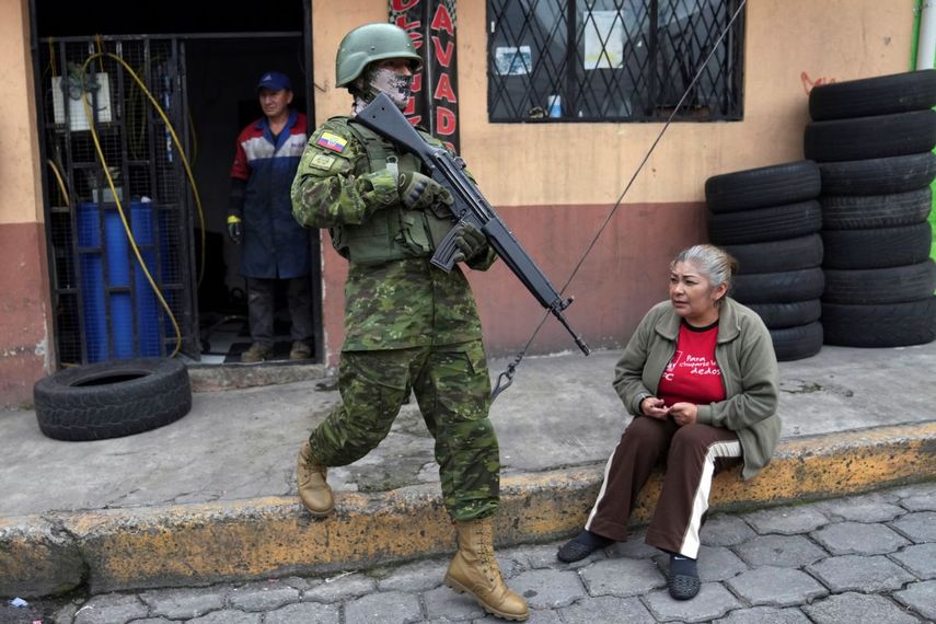 Ecuador militariza carreteras, puertos y aeropuertos