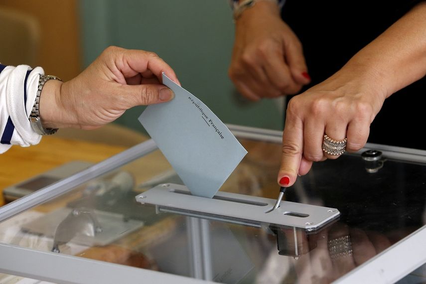 La totalidad de los colegios electorales para la primera vuelta de las elecciones legislativas francesas cerraron a las 20.00 hora local de este domingo, doce horas después de su apertura.