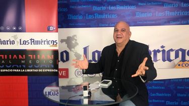 Juan Juan Almeida presenta su programa de debate desde la redacción de DIARIO LAS AMÉRICAS.