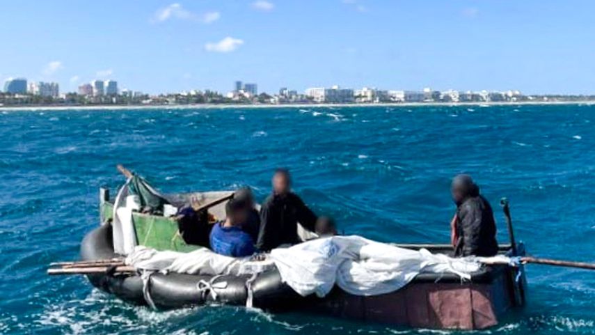 Cinco balseros cubanos fueron detenidos frente a las costas del sur de la Florida.