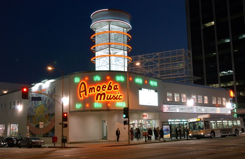 Amoeba ya estaba planeando trasladar su tienda de Sunset Boulevard (Hollywood) despu&eacute;s de que el edificio fuera vendido a un nuevo propietario en 2015.