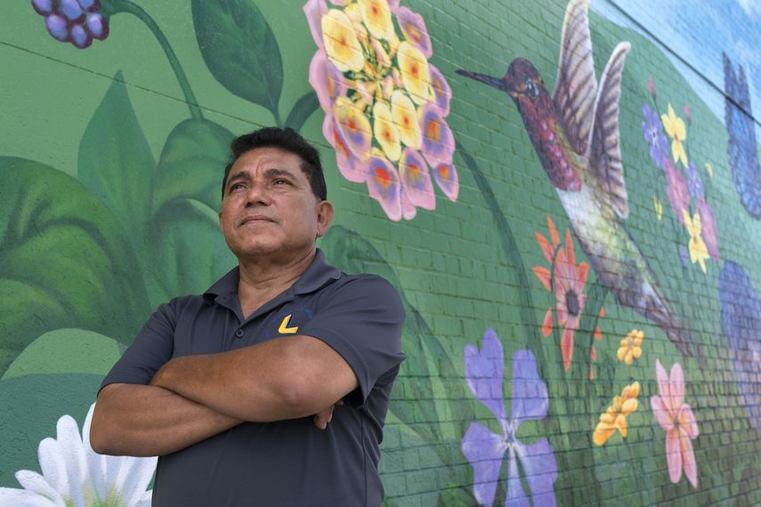 Arnoldo Díaz, miembro del comité ejecutivo de la Alianza Nacional del TPS, posa para un retrato en Hyattsville, Maryland, el lunes 30 de agosto de 2021.&nbsp;