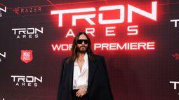 El actor, productor y músico estadounidense Jared Leto asiste al estreno mundial de Tron: Ares de Disney en el Teatro Chino TCL de Hollywood, California, el 6 de octubre de 2025.&nbsp;