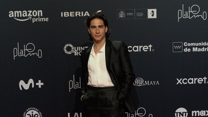 El actor uruguayo Enzo Vogrincic en la alfombra roja de los Premios Platino, el 20 de abril de 2024.