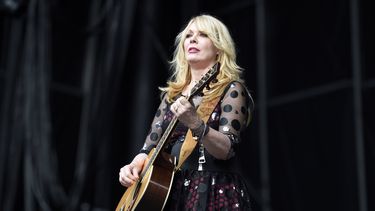 Nancy Wilson de Heart durante su presentación en el RFK Stadium en Washington el 4 de julio de 2015. Wilson lanzó su primer álbum solista You and Me el 7 de mayo de 2021.&nbsp;