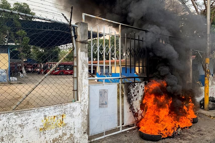 Captura de un video en el que se observa a los militares con equipos antimonines en la localidad de Ureña, Táchira, Venezuela. 