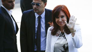 La expresidenta también afronta otros cuatro juicios por supuestos delitos cometidos durante su mandato cuyas fechas no han sido definidas aún y cinco pedidos de detención que no han prosperado porque, como senadora, cuenta con fueros que le otorgan inmunidad de arresto.