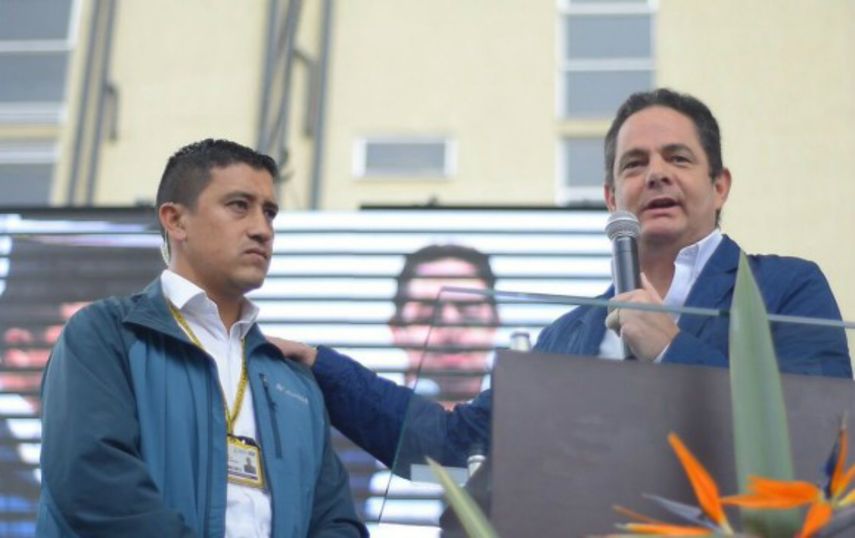 El vicepresidente colombiano, Germán Vargas Lleras, junto a su escolta Daniel Ahumada.