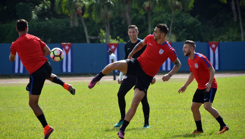 Integrantes de la selección de Estados Unidos realizaron su primer entrenamiento en Cuba en el Estadio Pedro Marrero de la Habana