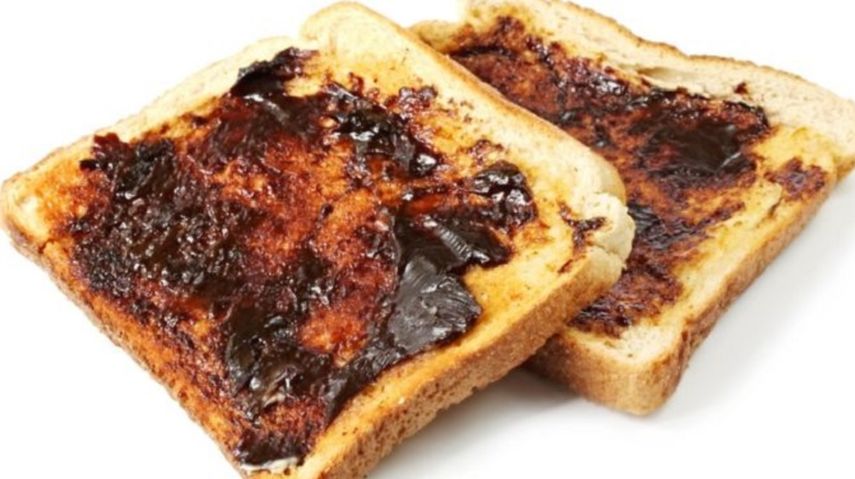 El concepto sería un poco como (las marcas de extracto de levadura para untar) Marmite o Vegemite, donde comes una sustancia pastosa microbiana.